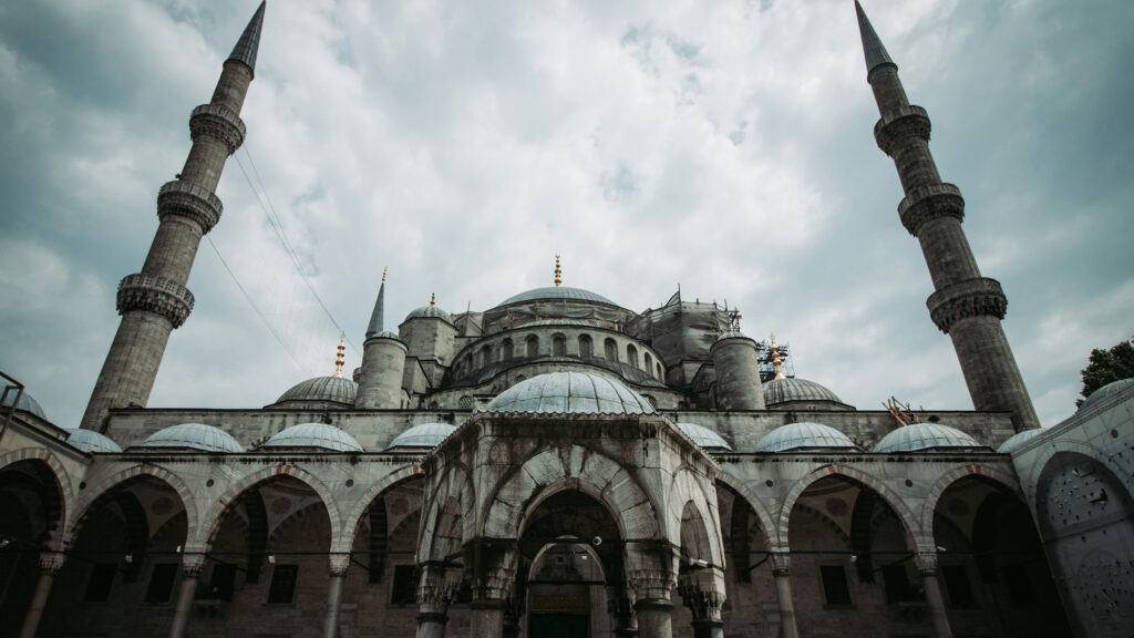 Is Istanbul Worth Visiting? Explore Historic Sites