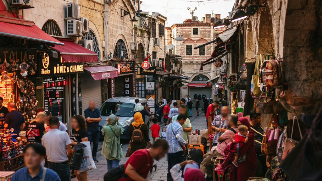 Best Time to Visit- Grand Bazaar Morning Shopping Guide