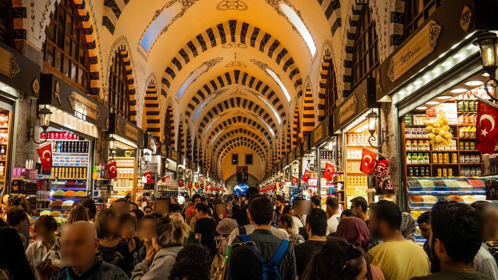 Navigate Istanbul's Grand Bazaar- Complete Shopping Guide